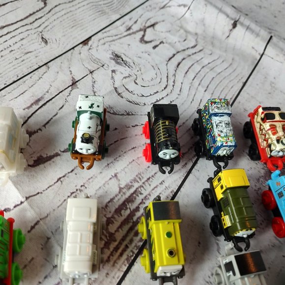 Thomas The Train Minis Lot Toys Thomas And Friends Collection ~ Lot Of 16 - Picture 3 of 12